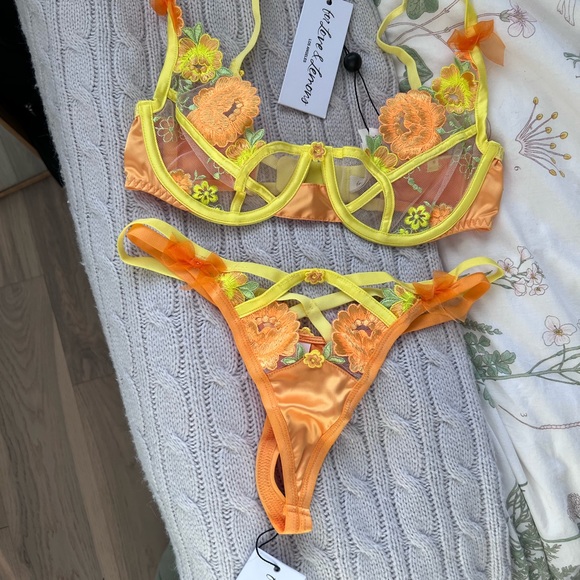 For Love and Lemons Neon Rose Embroidered SET - Picture 6 of 9